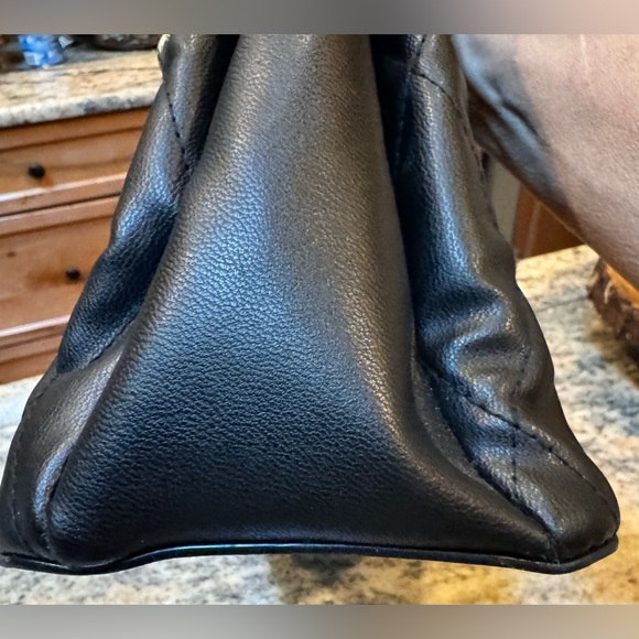 Steve Madden quilted purse. Like new. Gold hardware - Picture 13 of 15